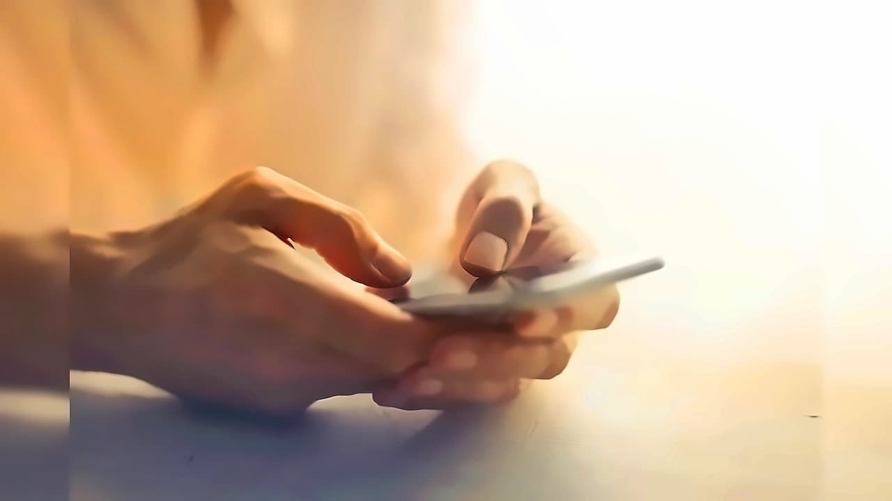 10 Phone Settings to Protect Bank Accounts from Fraud