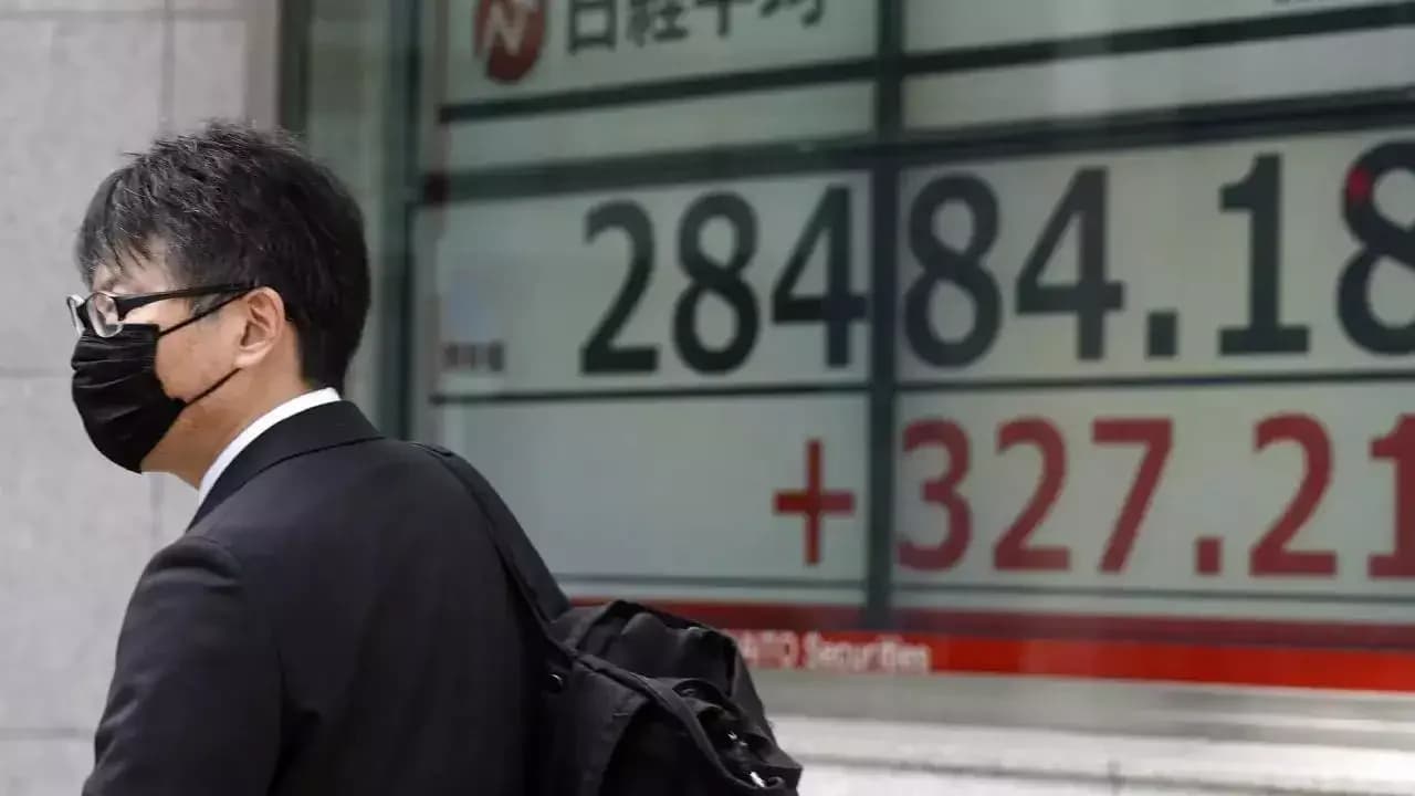 Asian Stocks Mixed as Iran-US Deal Uncertainty Weighs on Markets
