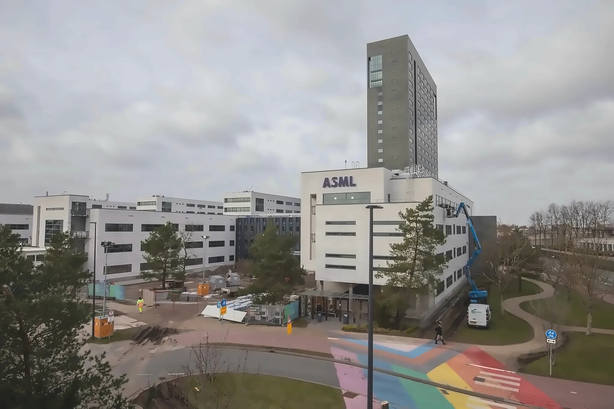 ASML raises 2026 guidance on AI chip demand surge