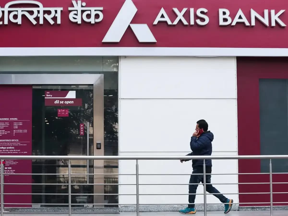 Axis Bank eyes 30% stake in Max Life Insurance