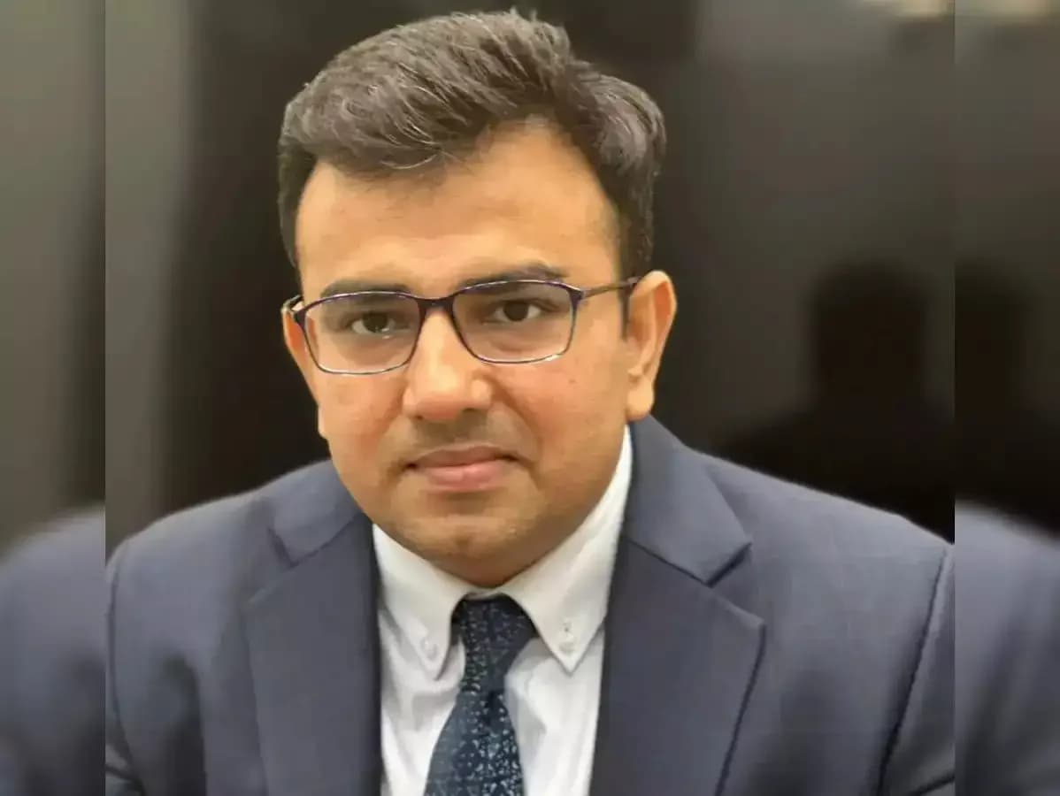 Gold falls 7% amid US-Iran tensions; long-term bullish outlook remains