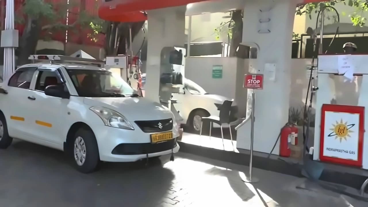 CNG-LNG CV penetration to hit 30-35% by FY30: ICRA