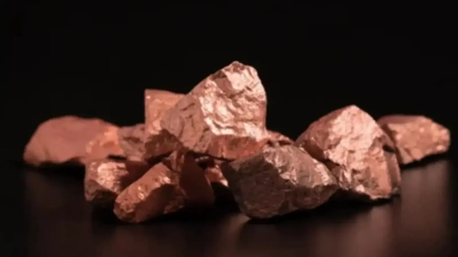Copper hits one-month high on US-Iran talks, China demand