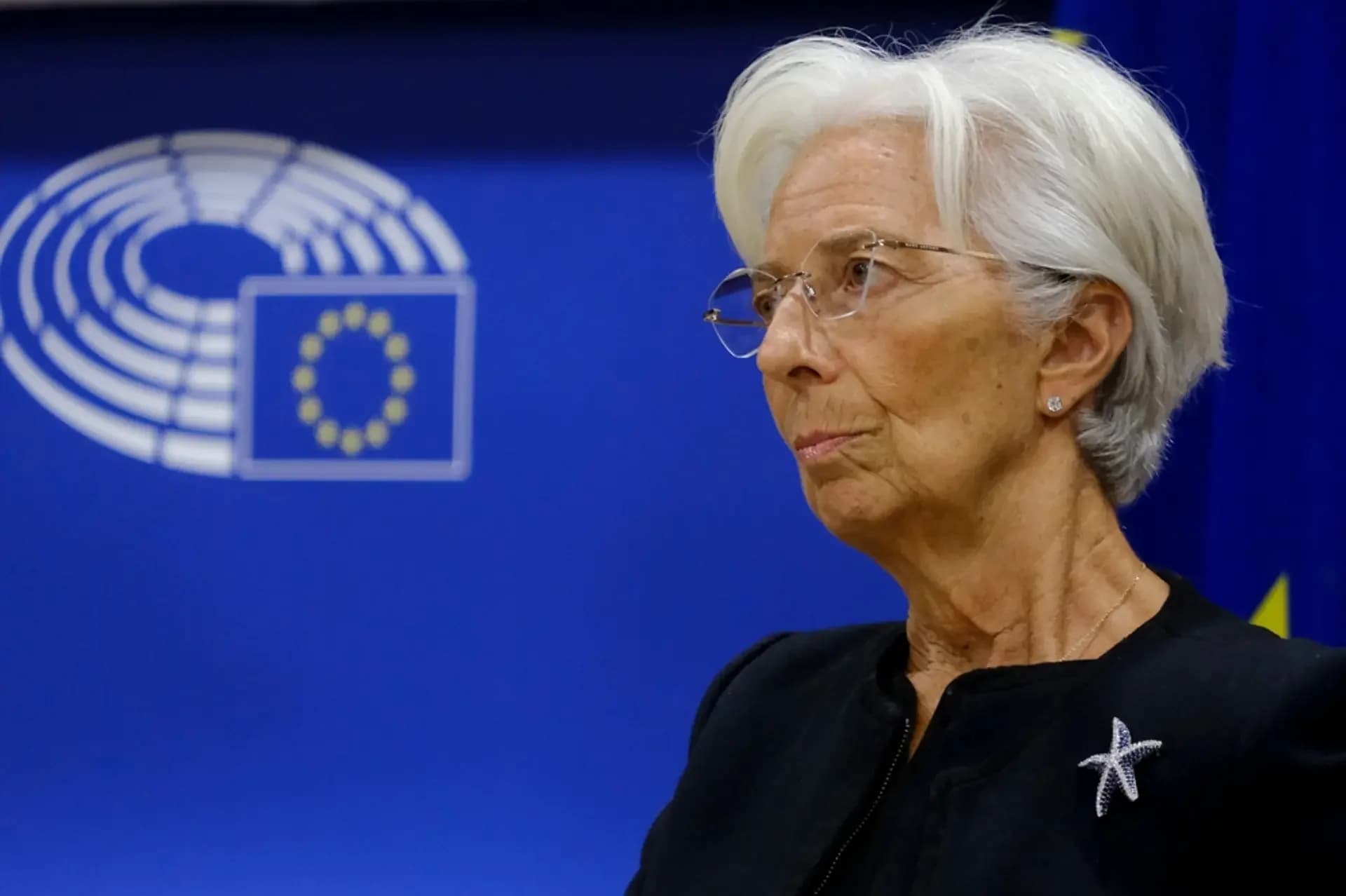 EUR/USD Falls to 1.1524 as ECB Hawkish Stance Fails to Boost Euro