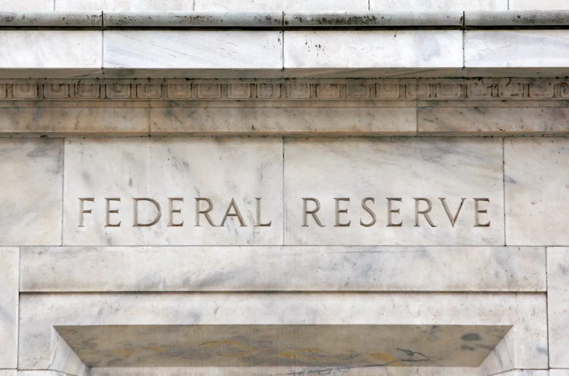 Fed Holds Rates at 3.5-3.75% Amid Iran War Risks and Trump Pressure