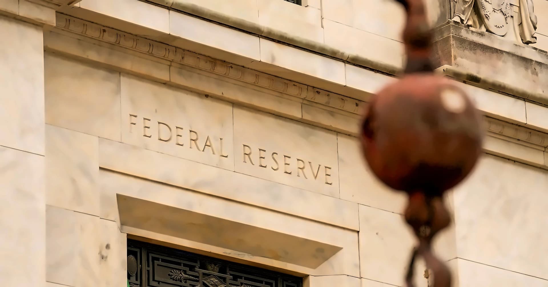 Fed Rate Hike Odds Rise to 57% as Dollar Struggles Near 7-Month Low
