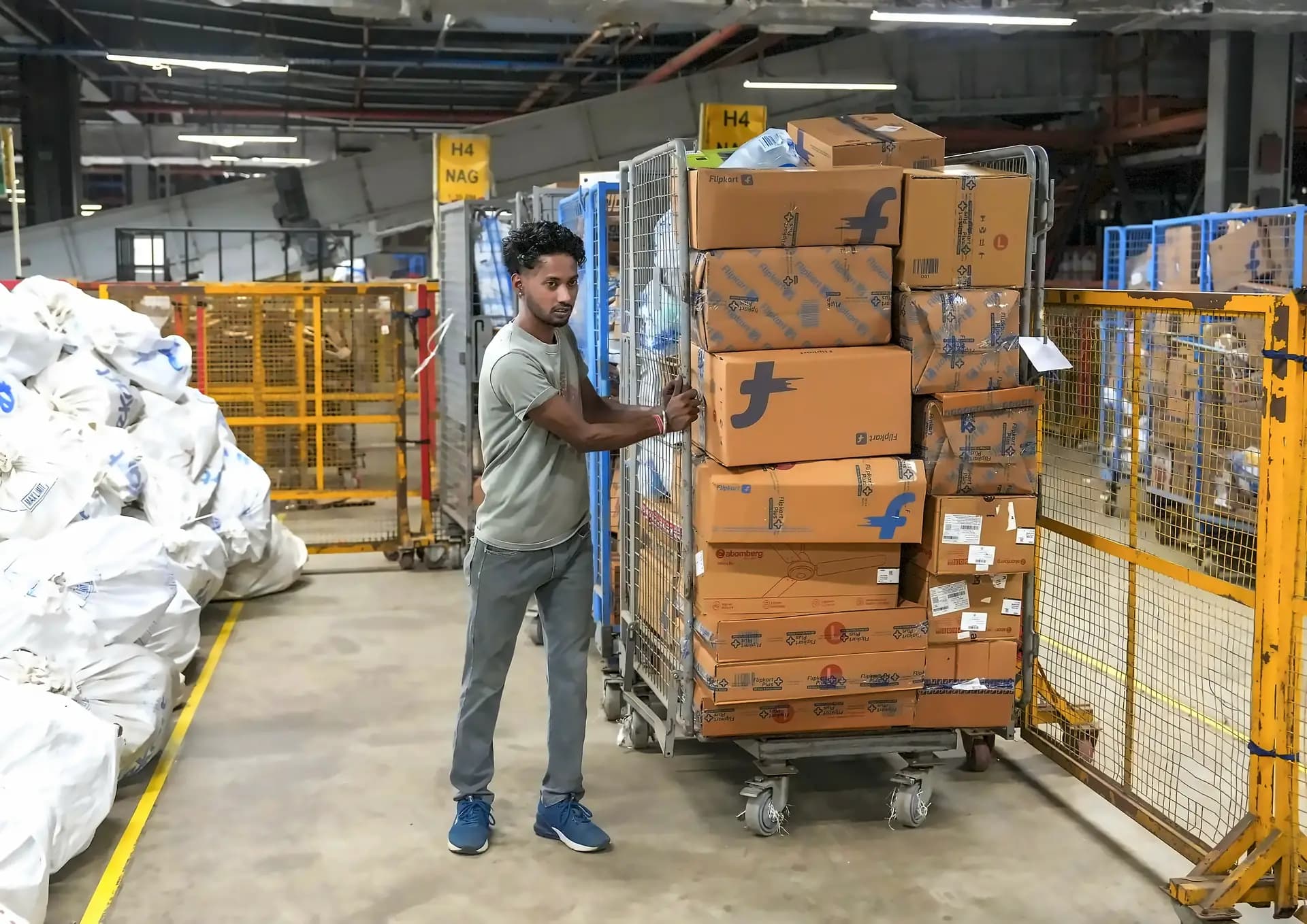 Flipkart cuts FY26 losses 18% as revenue rises 18% to ₹1.46 lakh crore