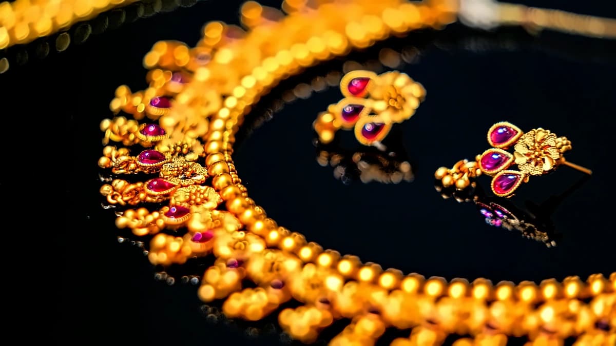 Gold Recovers to ₹1.50L, Silver Hits ₹2.60L Mark Amid Iran Tensions