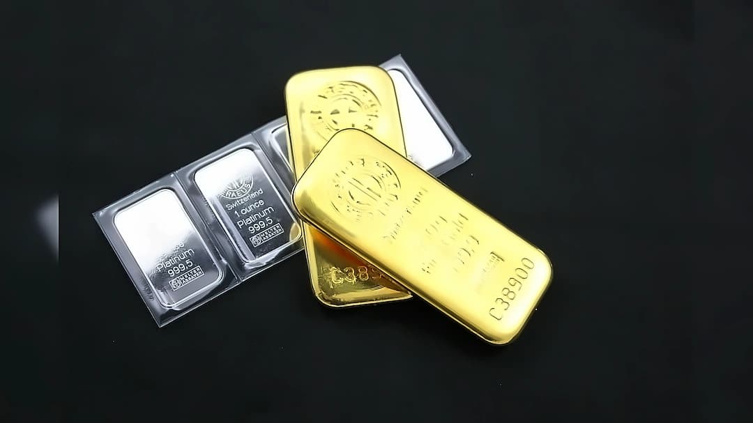 Gold drops ₹1,587 on MCX; silver falls ₹274 amid US-Iran tensions