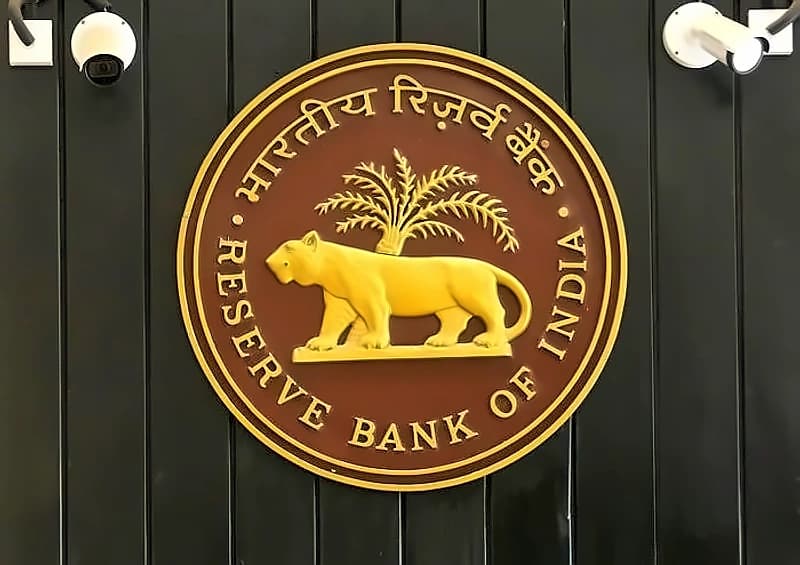 Govt launches ₹32,000 cr dated securities sale with LIC OFS