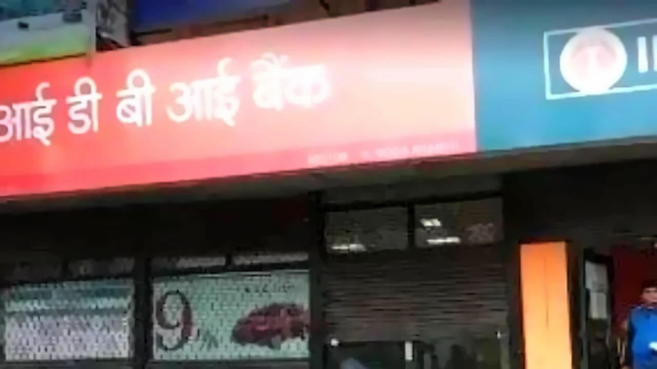 Govt revives IDBI Bank sale after scrapping bids