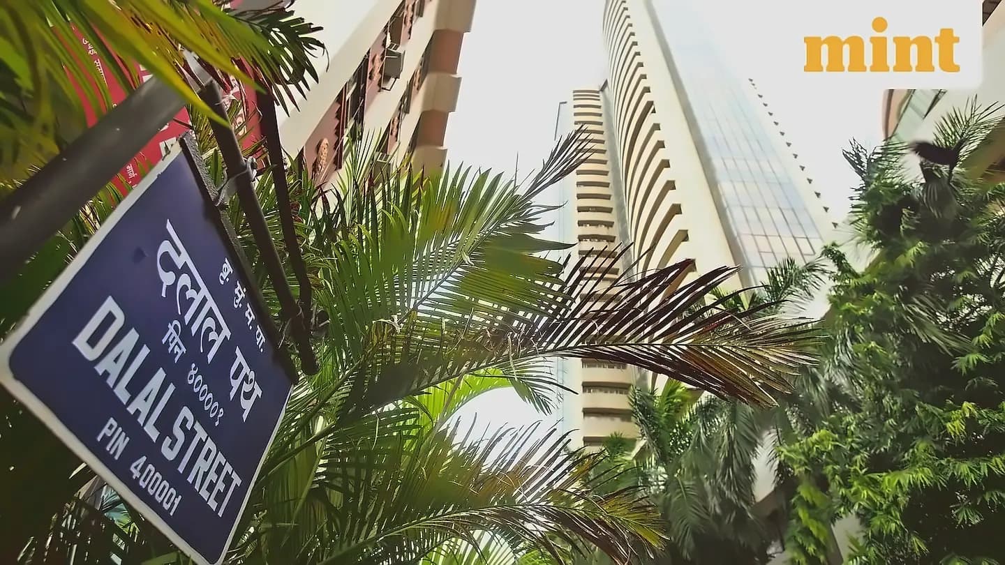 HDFC Bank leads banking gains with 2.73% rise on Q1 updates