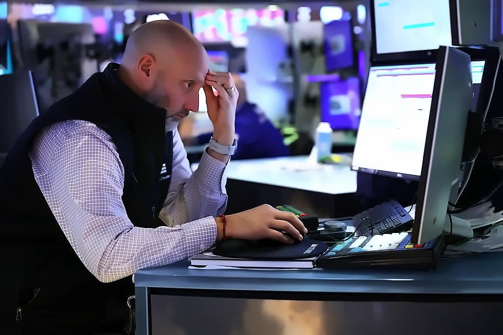 HSBC's Dollar 'Pain Trade' Warnings Come True as DXY Falls 10.7%