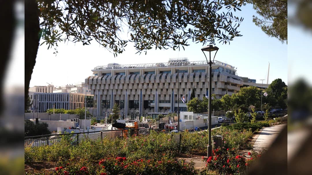 Israel Cuts Rates to 3.75% as US-Iran Deal Progresses