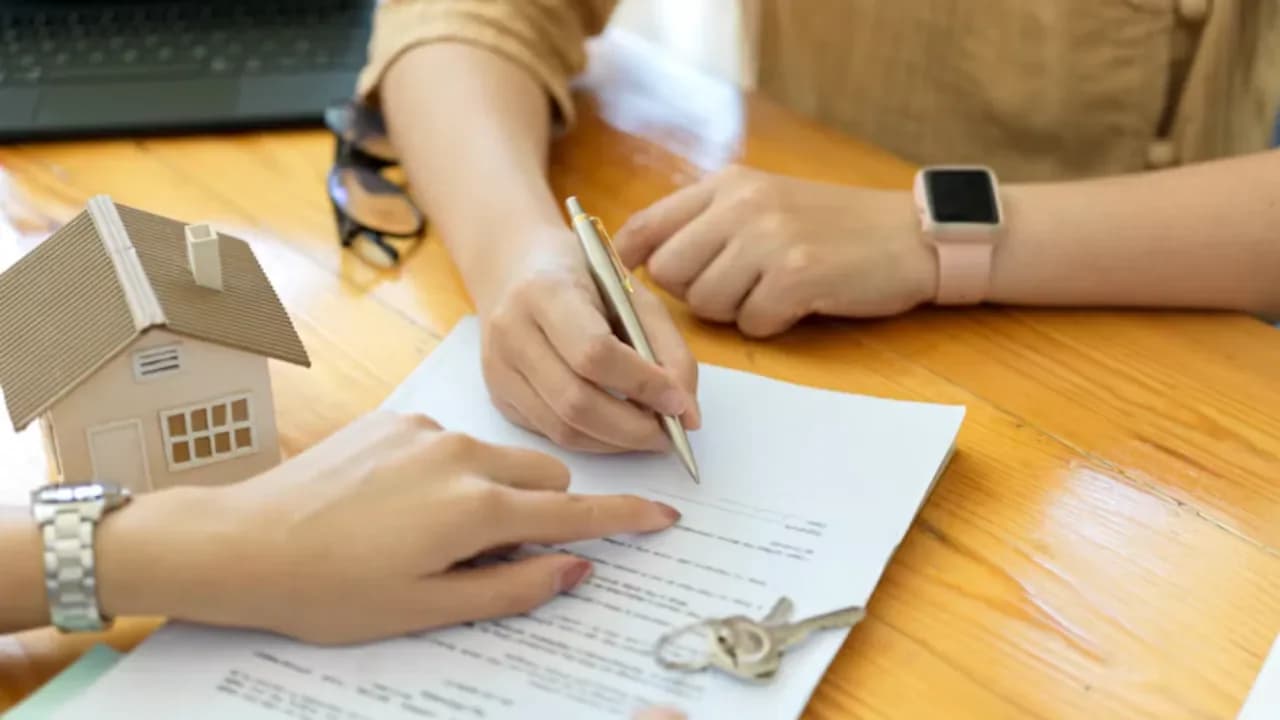 Joint Home Loans: Benefits & Risks for Couples