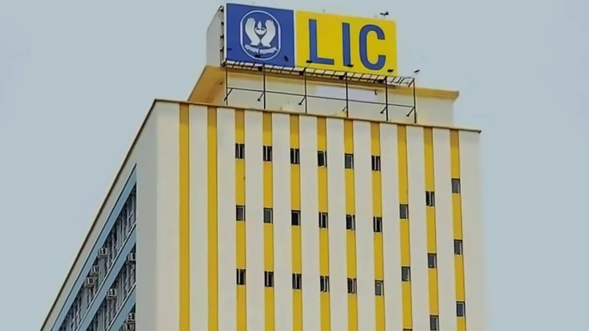 LIC Transfers ₹12,207 Cr Dividend to Centre
