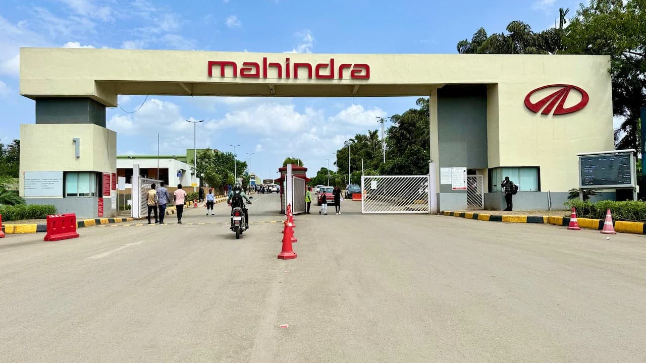 Mahindra Hikes CV, SUV Prices Up to 2.7% from July 10