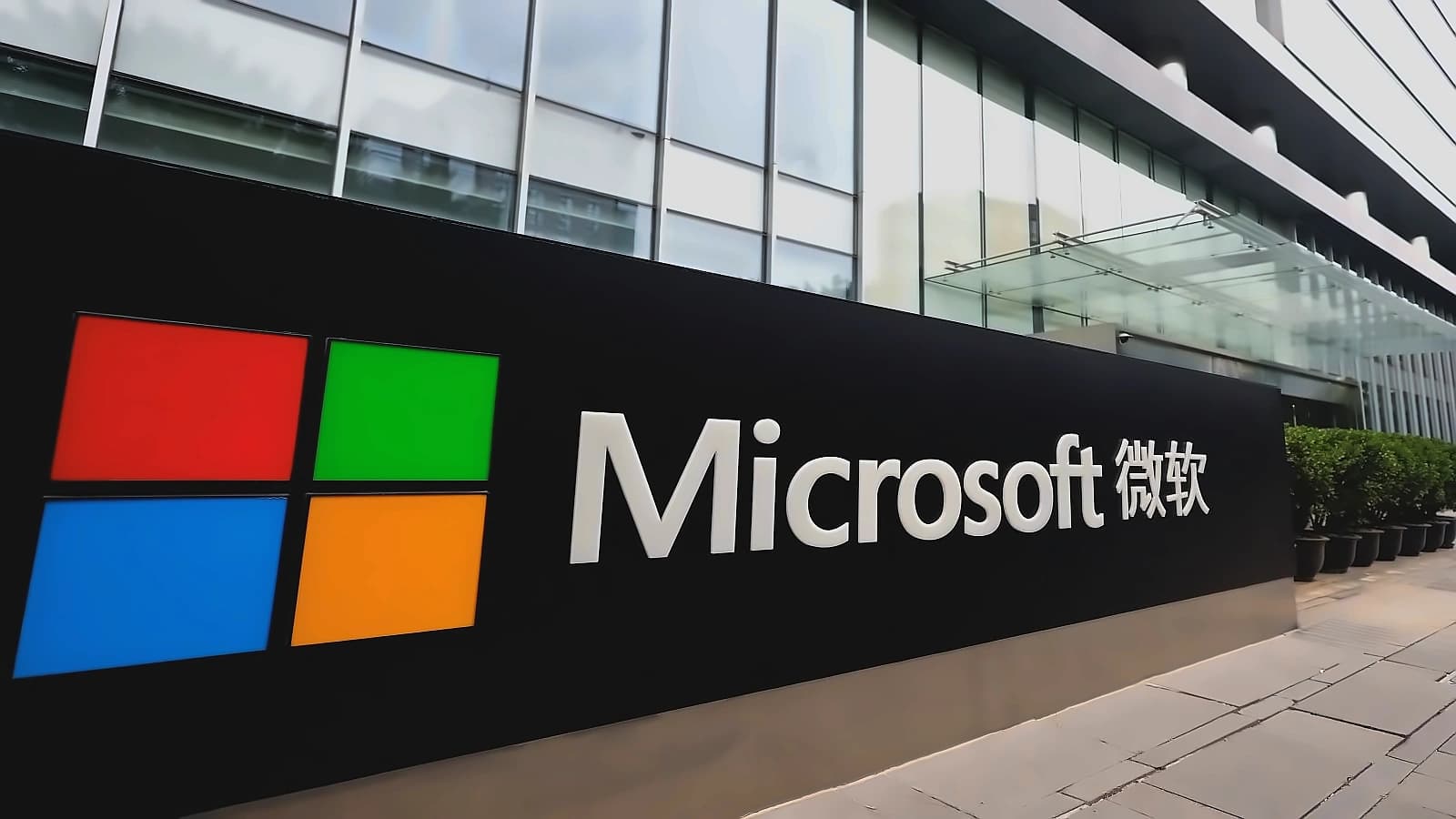 Microsoft Confirms $10B+ Gulf Investment by 2030 Amid Regional Tensions