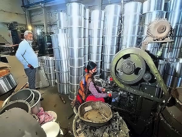 RBI Warns of Micro Enterprise Stress as 12,000+ MSMEs Close in Maharashtra
