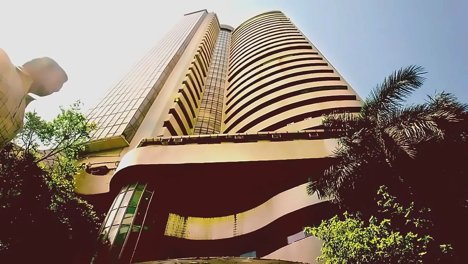 Nifty 50 Falls 0.23% as IT Stocks Hit 7-Session Low, Oil Hits $92/barrel