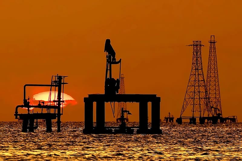 Oil Prices Edge Lower Friday as US-Iran Peace Deal Unravels