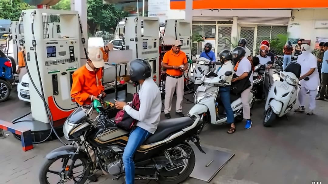 Petrol, Diesel Prices Rise 90 Paise/Litre on May 19