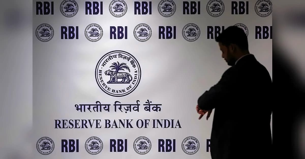Rupee falls 15 paise to 95.32/$, crude oil prices rise above $84