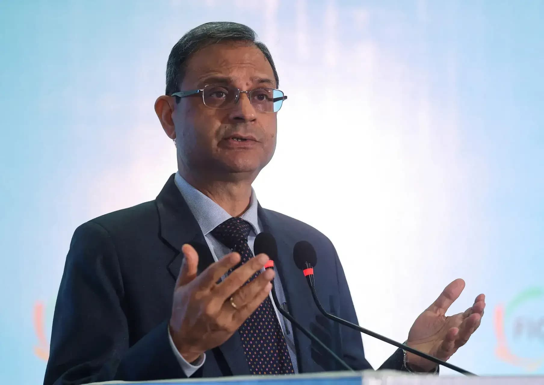 RBI Holds Repo Rate at 5.25% Amid Global Uncertainties