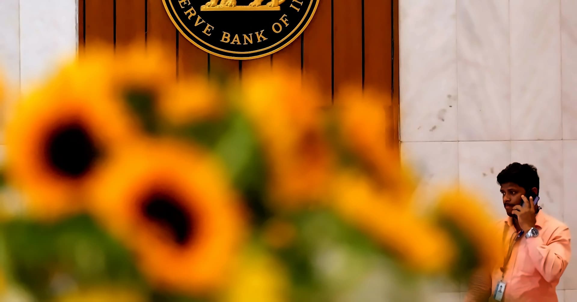RBI Holds Rates at 5.25%, Maintains Market-Driven Exchange Rate Policy