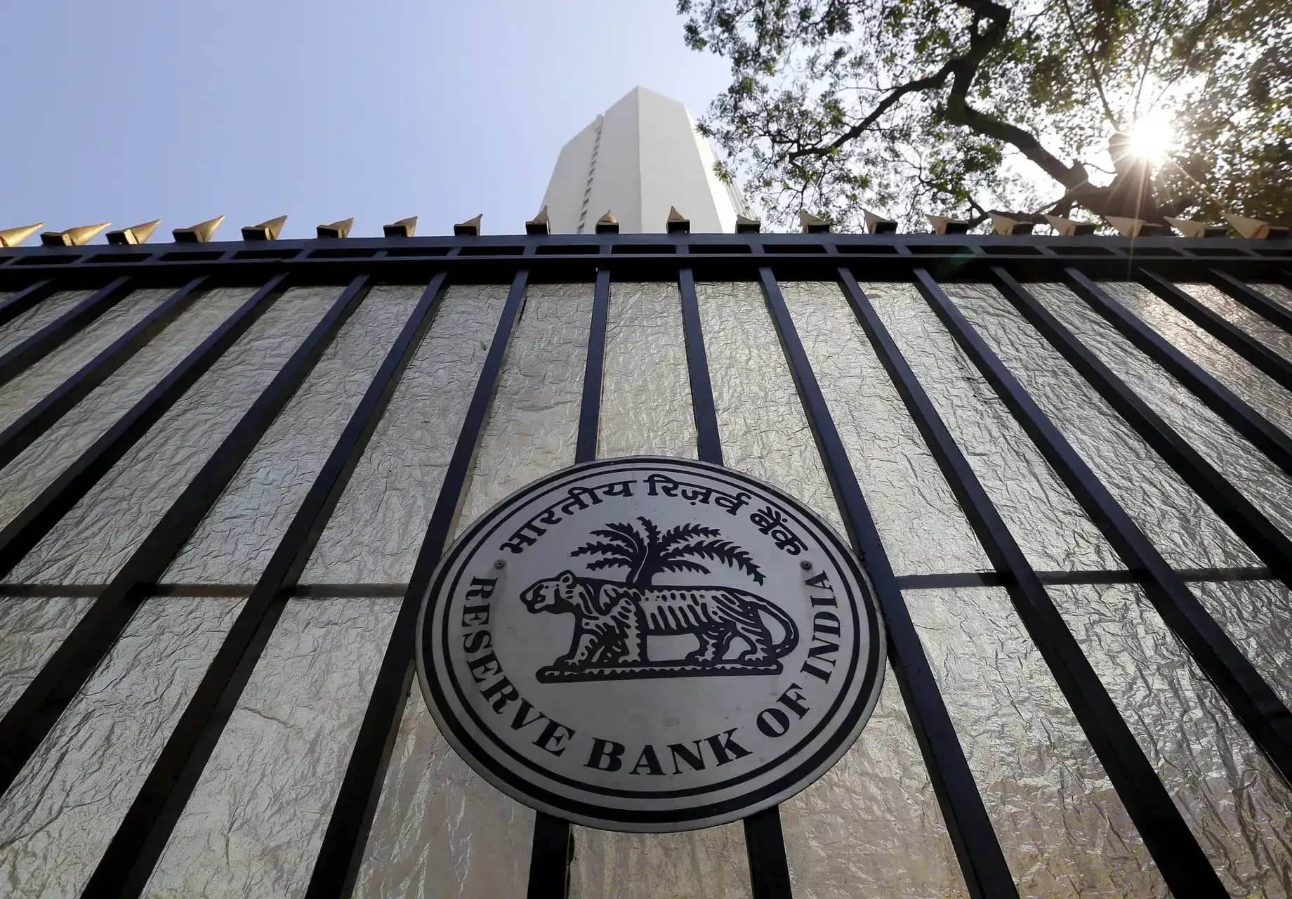 RBI withdraws FCNR-B rate ceiling, bankers seek clarity on leverage