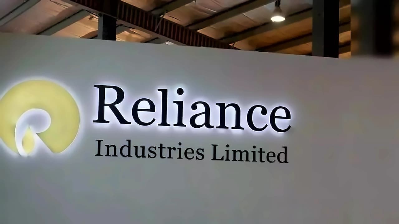 Reliance posts record ₹10,000+ crore profit, bets big on AI