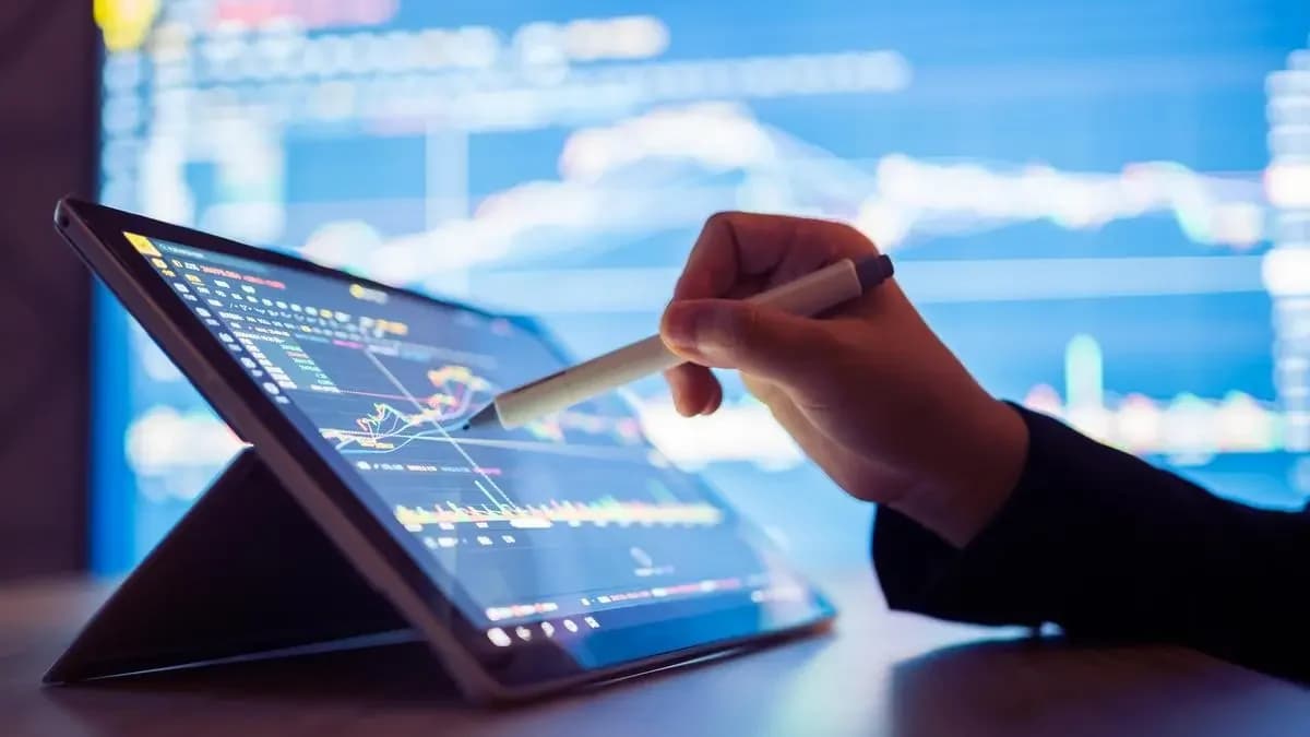 S&P 500 Hits Record High as Iran War Continues Despite Peace Talks
