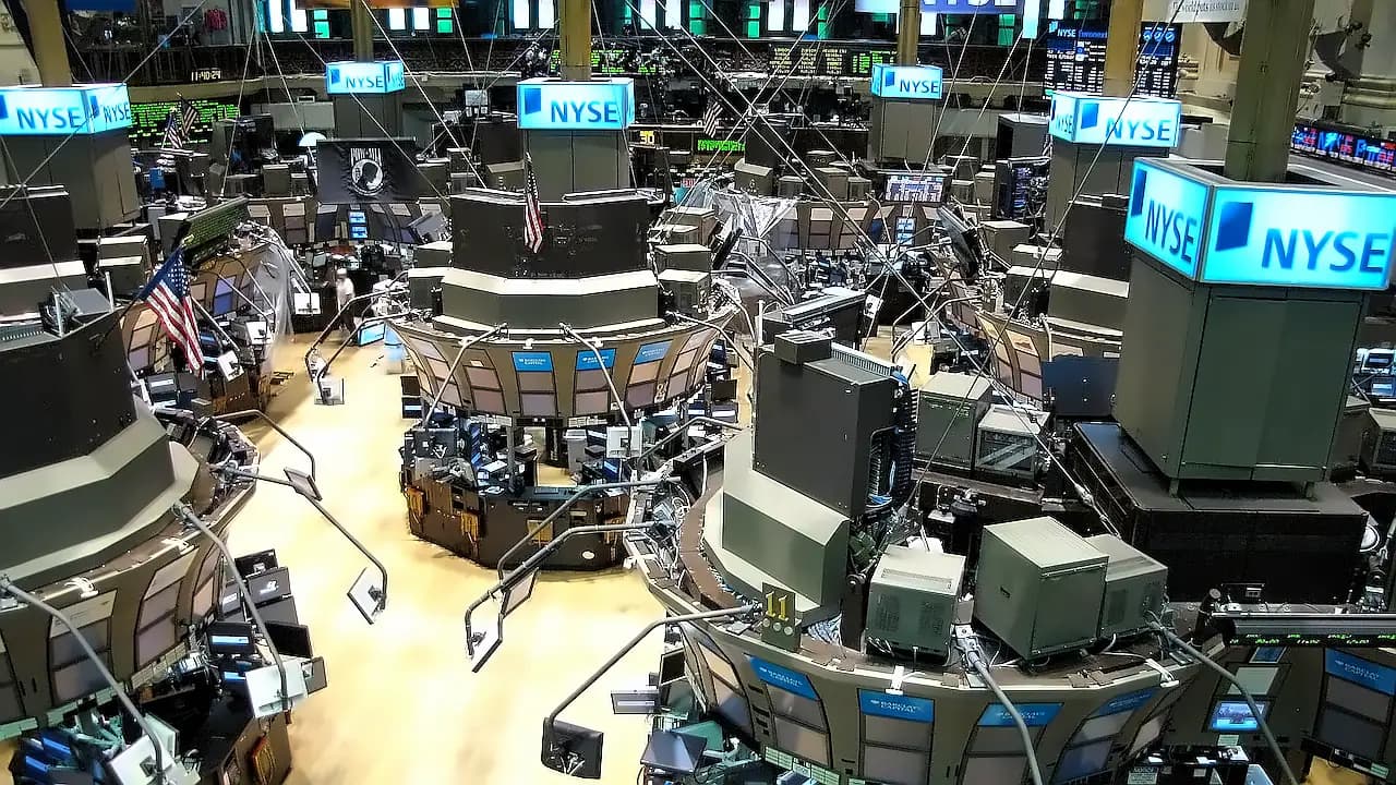 S&P 500 Holds Near Record Highs as Oil Prices Ease on US-Iran Deal
