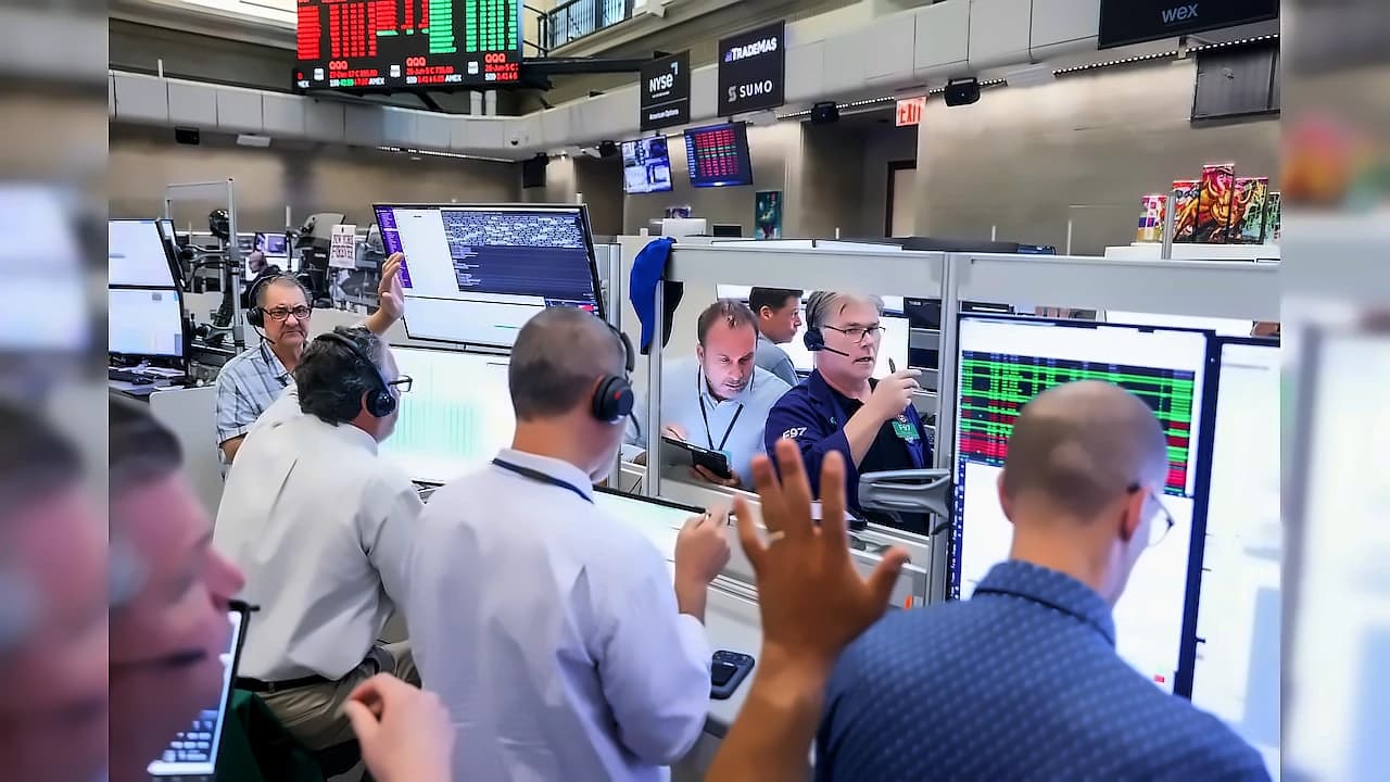 CEA Confirms AI Valuation Bubble as Job Loss Fears Overstated