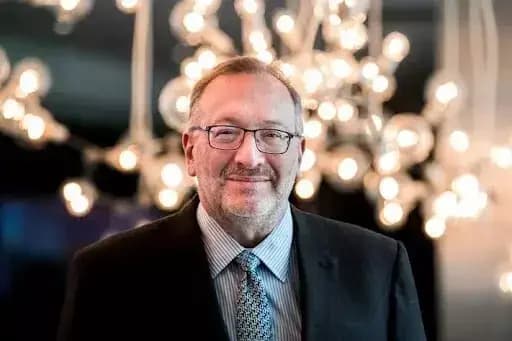 Investment Philosophy: Klarman's Risk-First Approach vs Goel's Bucket Hole Theory