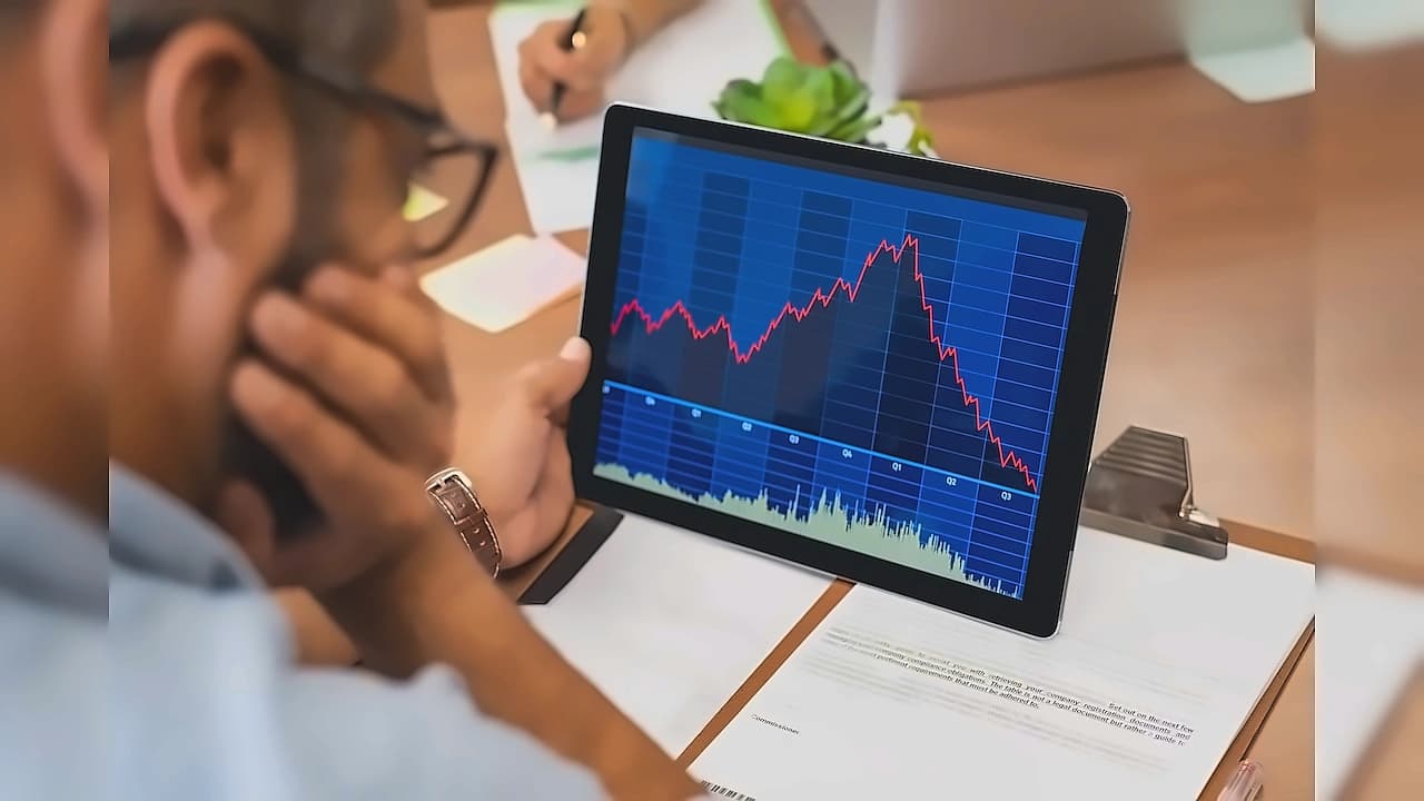 Small-Cap Funds: ₹10L Investment Risk Assessment
