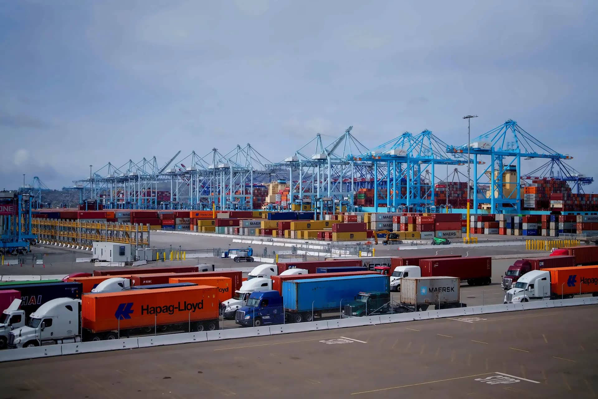Tata Motors, Amazon Deploy 3,000 Electric Trucks Across India
