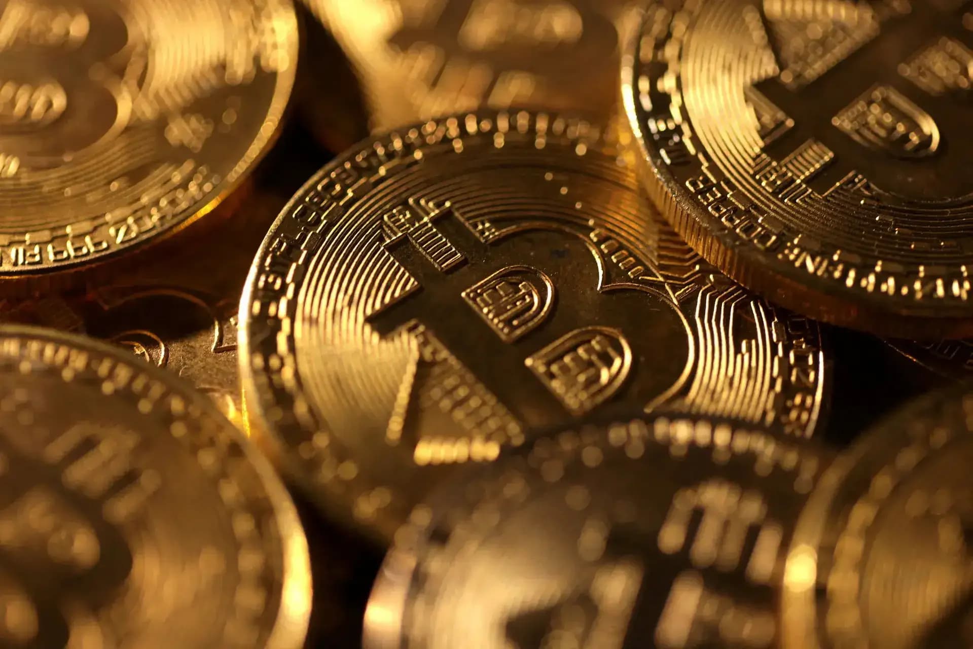 MSTR Rebounds Above $100 as Bitcoin Recovery Drives Crypto Stocks