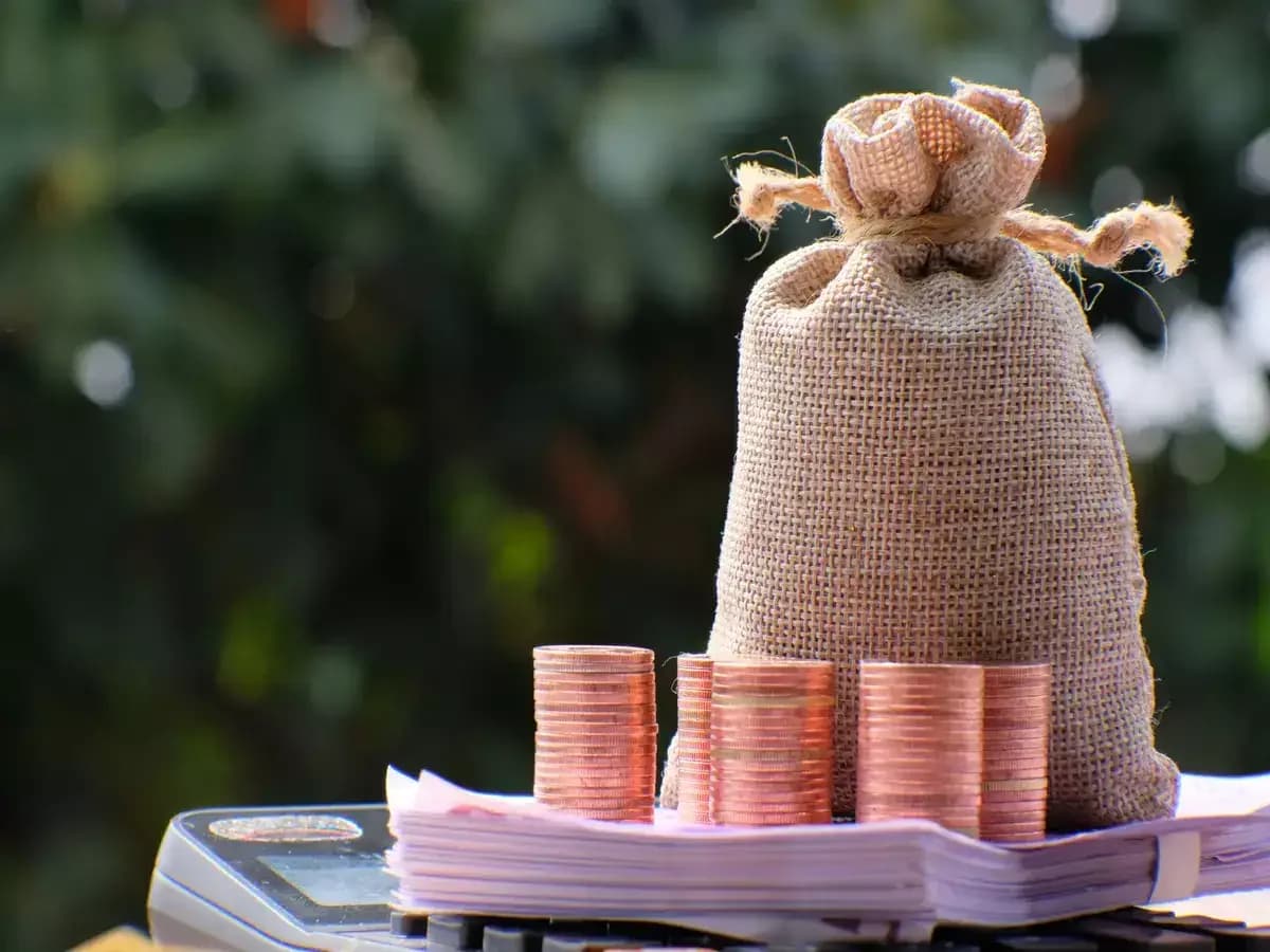 Top 4 firms gain ₹93,000 cr market cap; HDFC Bank leads