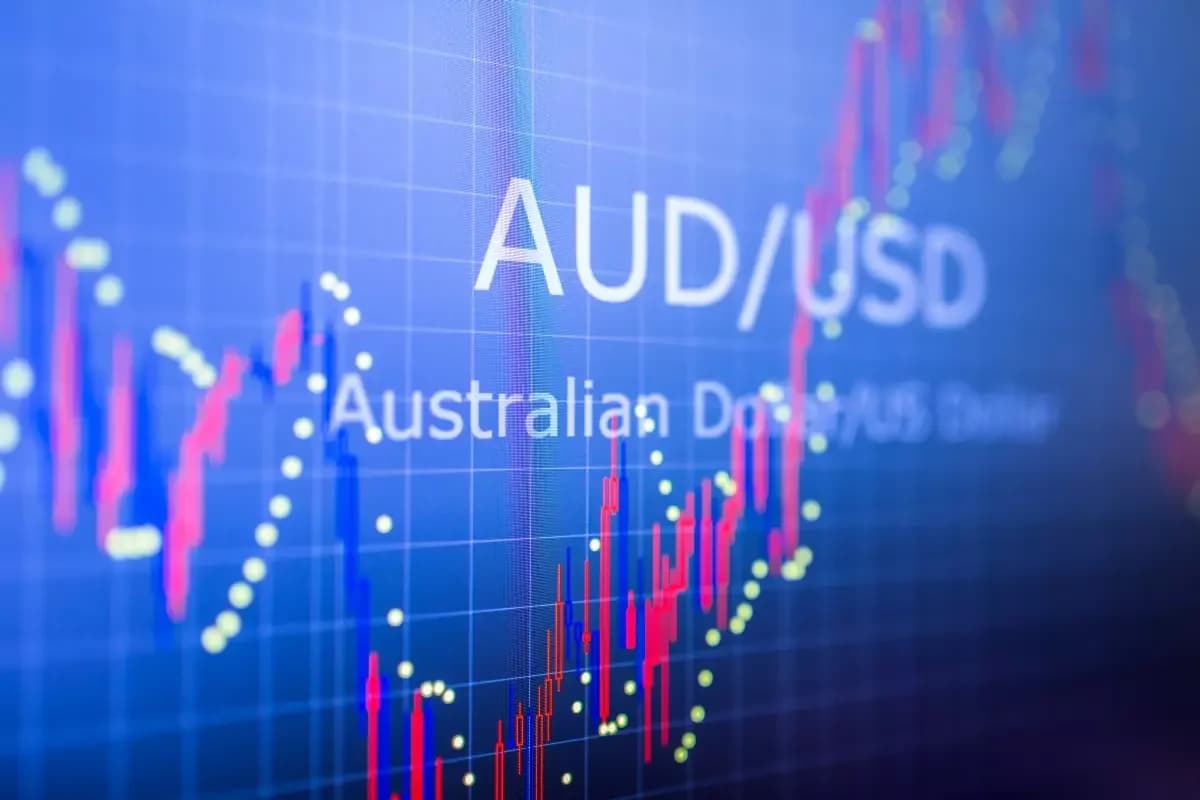 US Dollar Consolidates Near Two-Week Lows Ahead of Fed Meeting