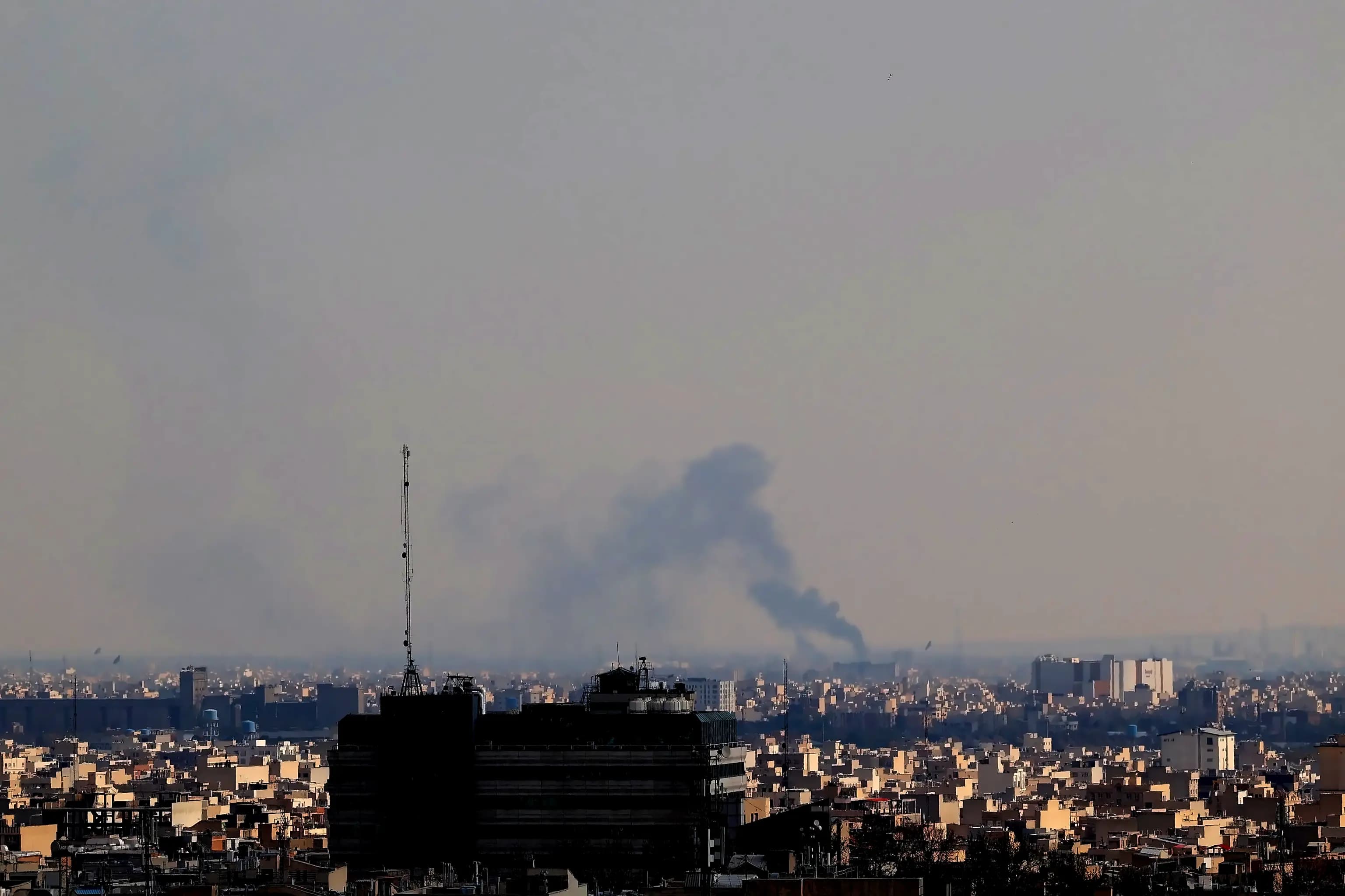 US Issues 'Do Not Travel' Iran Warning, Urges Citizens to Leave Now