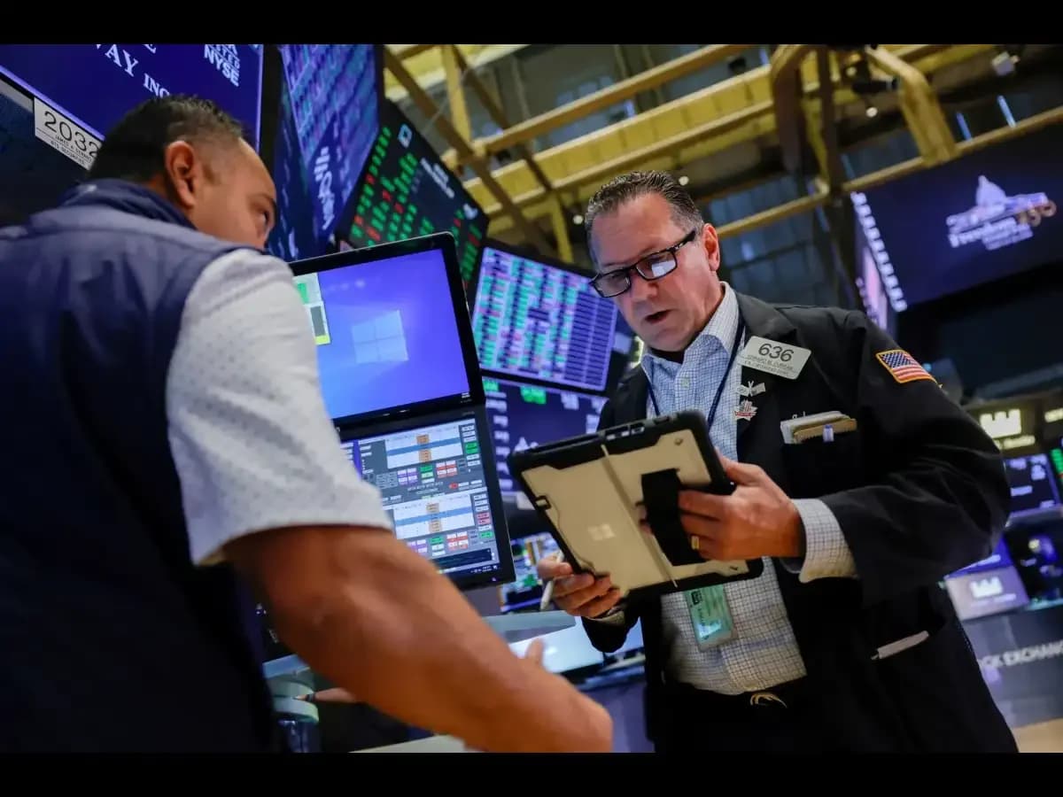 S&P 500 Falls 0.4% as Oil Prices Hit $96, Fed Rate Hike Expectations Rise