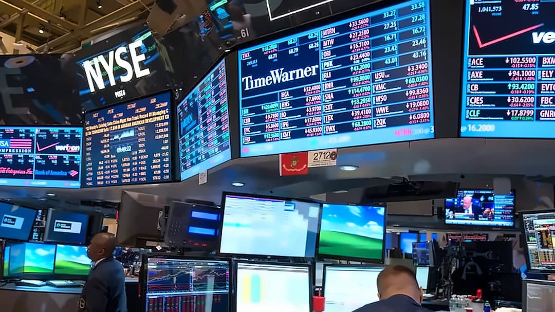 Wall Street Holds Near Records as Strong Earnings Drive Market Momentum
