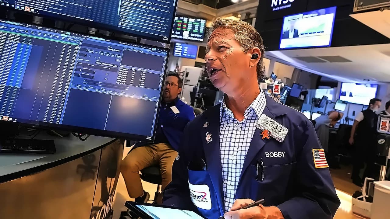 S&P 500 Holds Near Record Highs as Chip Stocks Rally Despite Inflation