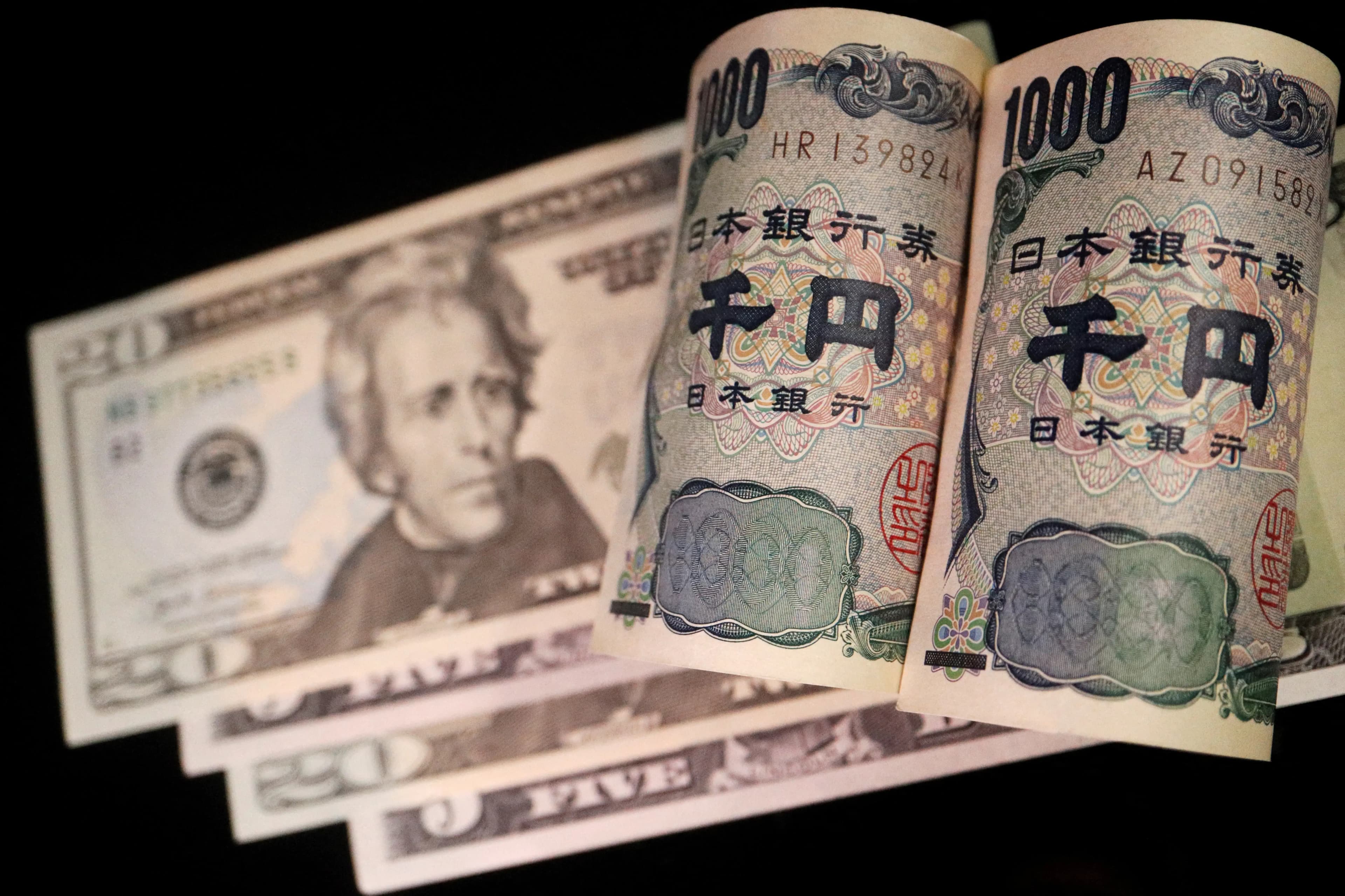 Yen Strengthens on Trump-Katayama Intervention Warning as Dollar Dips