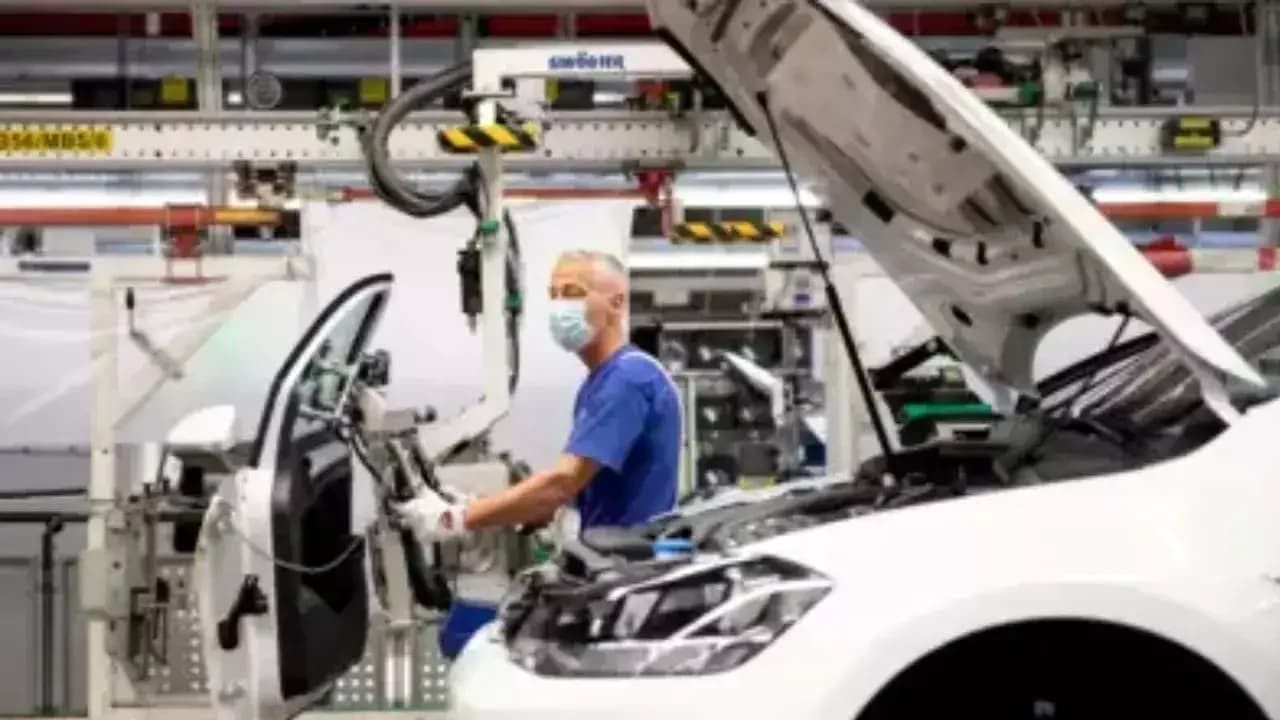 7 Nifty Auto Stocks Show 19% Upside Despite Oil Price Decline