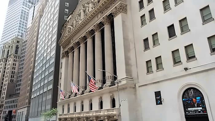 AI Trading Tools Promise Hedge Fund Capabilities for Retail