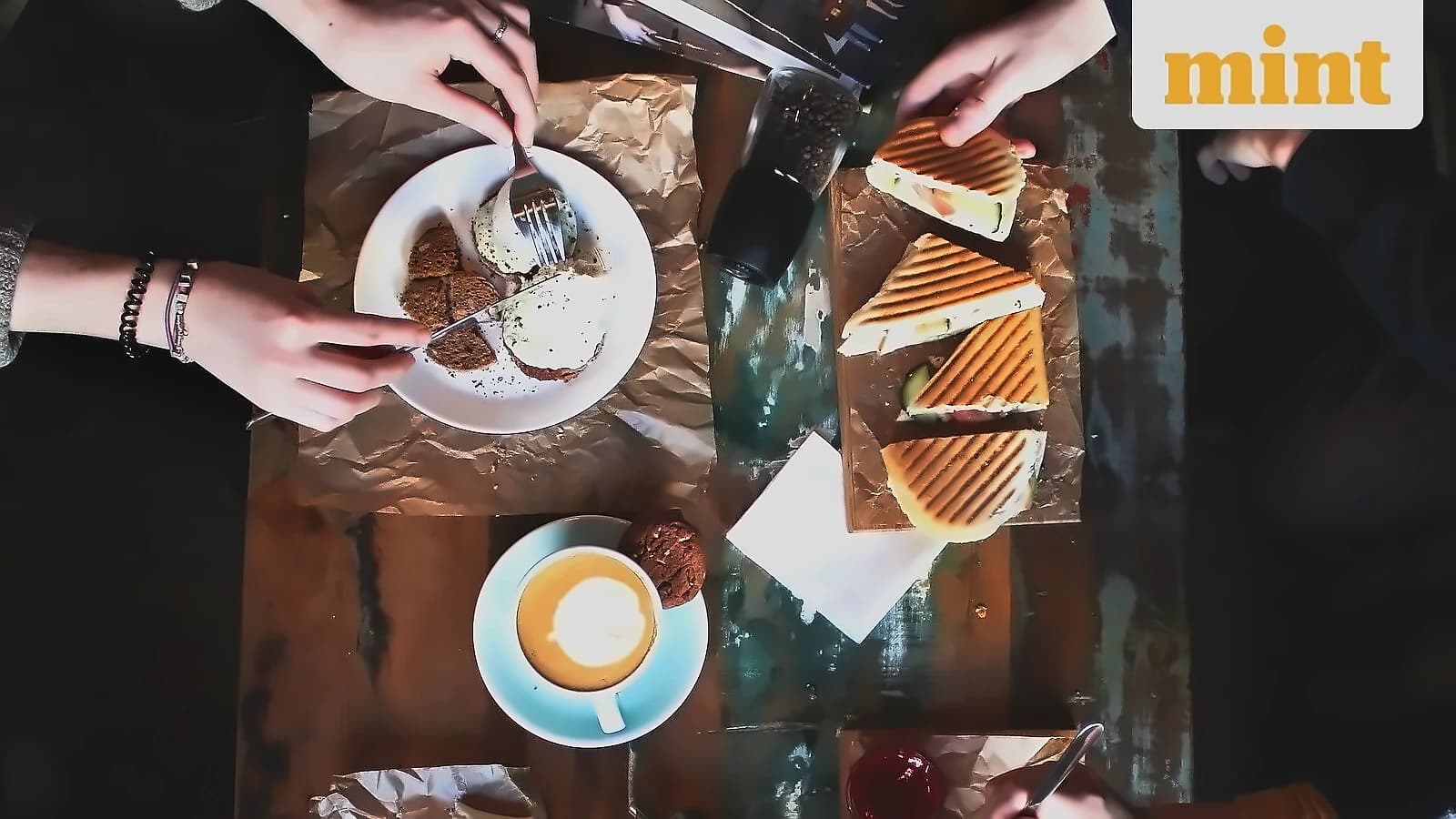 AI warns ₹80K salary holder against quitting job for food café