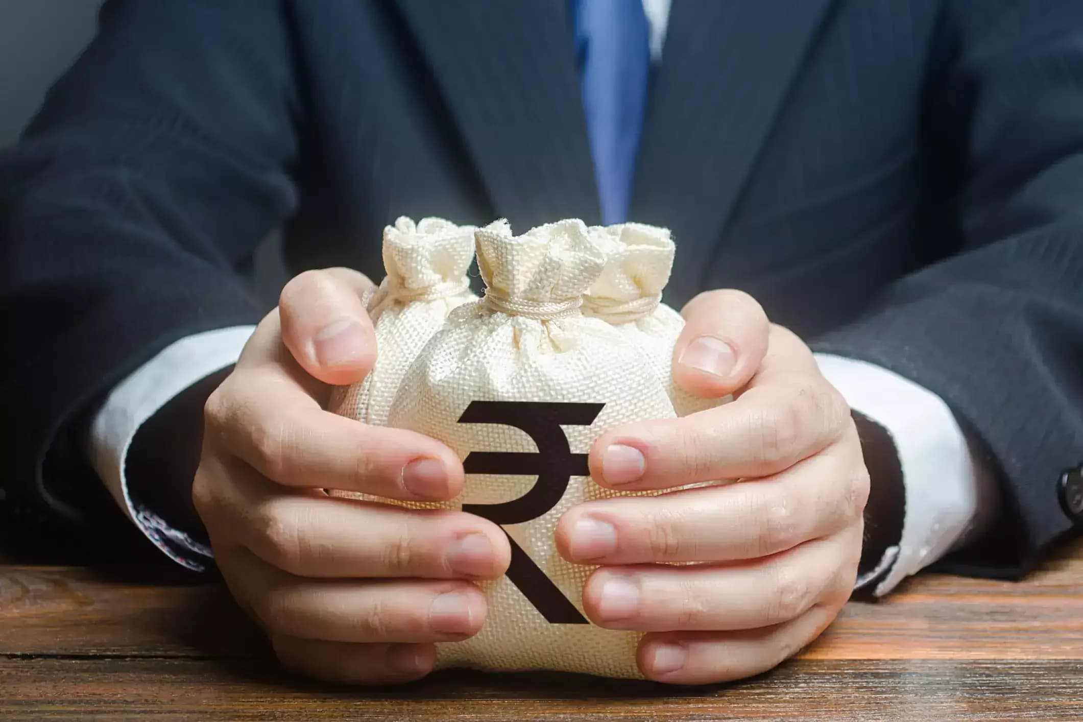 Ajanta Pharma promoter sells ₹1,024 cr stake amid midcap fund selling