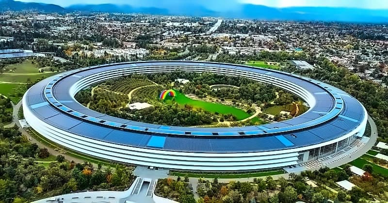 Apple Shares Plunge 10% on Weaker Q4 Guidance Amid Supply Crisis